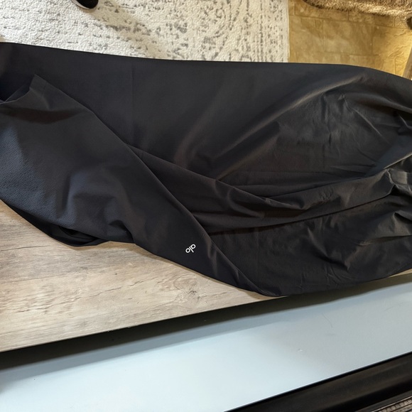 ALO Yoga Women's Elegant Black Wide-Leg Trousers - Picture 6 of 13